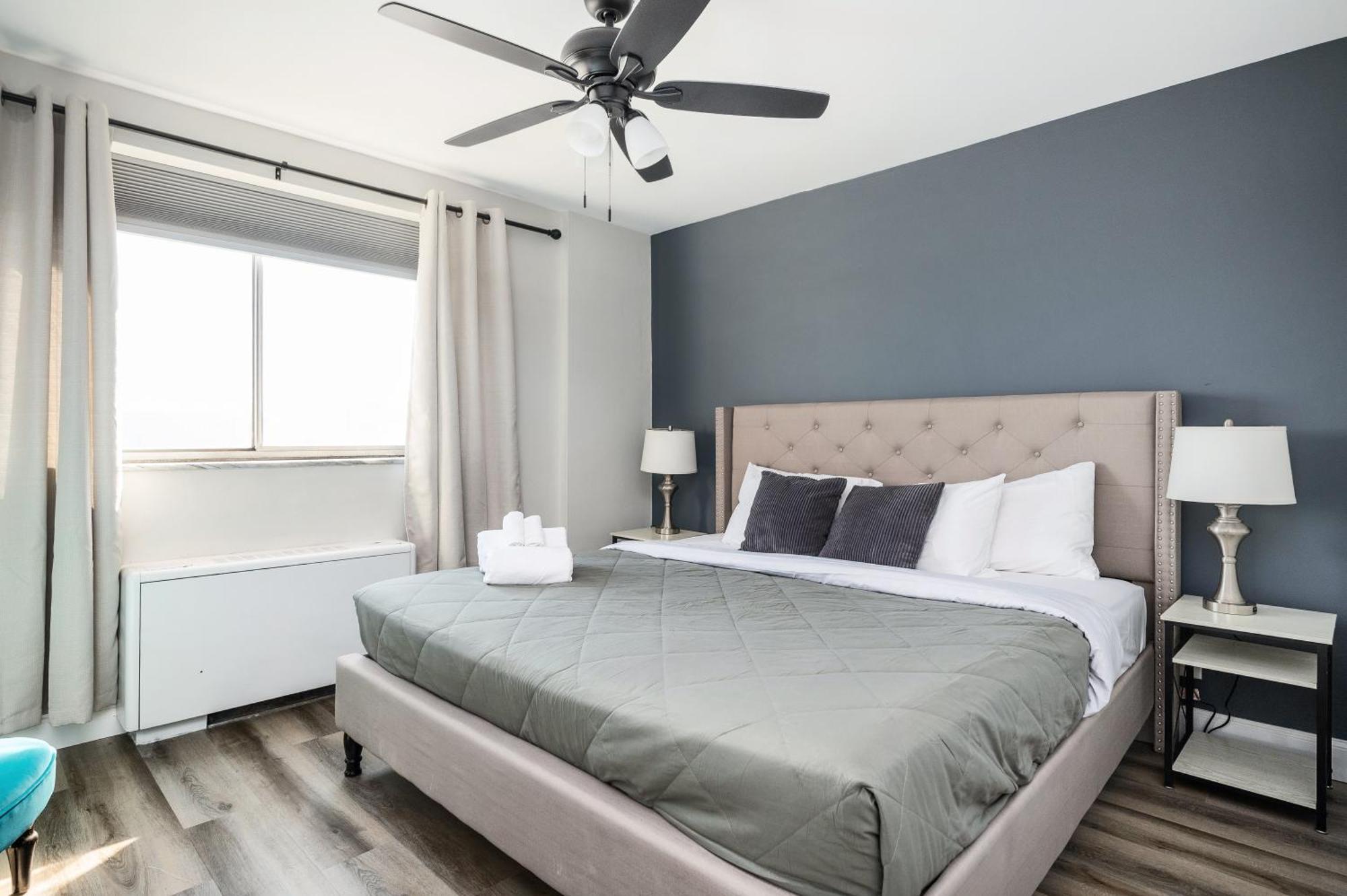 Downtown Onsite Parking King! 3br Lm 06 Units